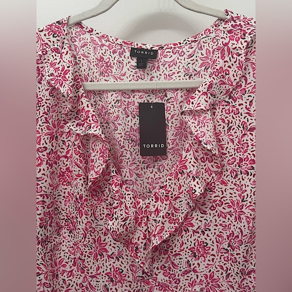 NWT Torrid Georgette Flutter V neck blouse “pretty Jacobien ditsy whisper white” - Picture 4 of 9